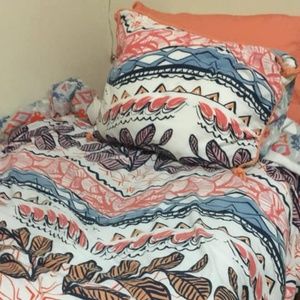 Like New TwinXL comforter and pillow cover